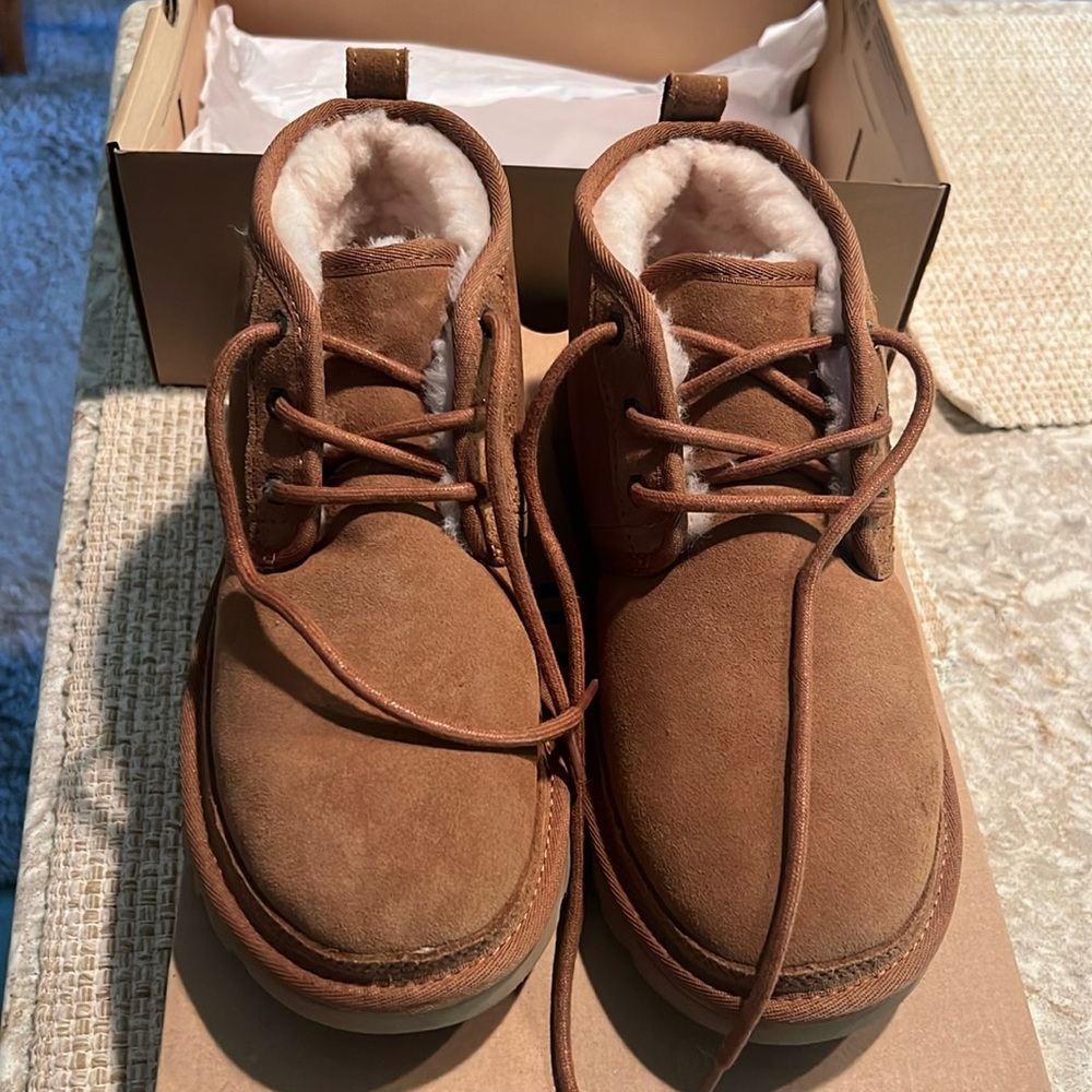 BRAND NEW UGG Neumel boot size 9 chestnut